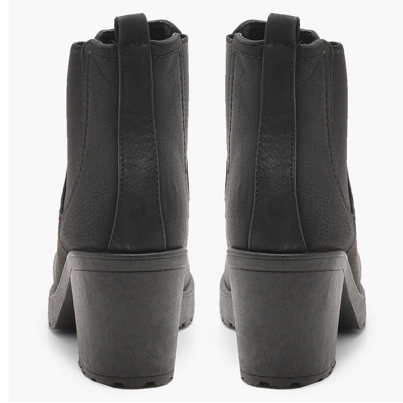 Boohoo Chunky Cleated Heel Chelsea Boots - Picture 3 of 6